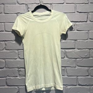 lululemon athletica Cream Short Sleeve Tee size S
